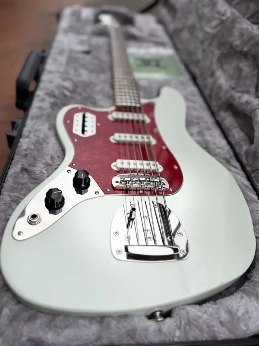 La guitare d'Yves — vue générale — Custom Shop France